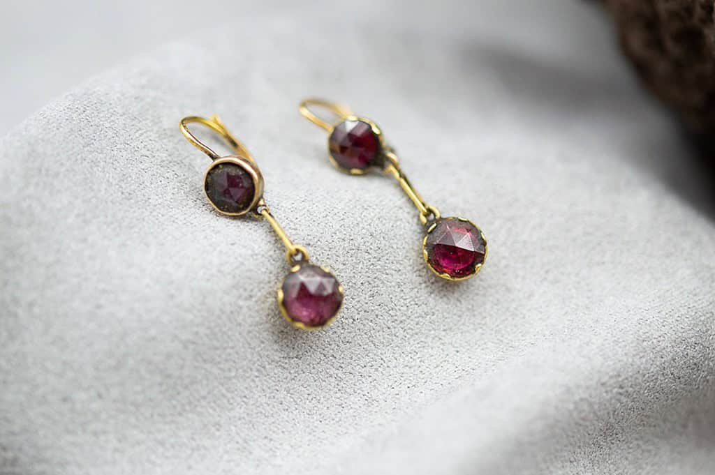 El Monte La Caja de Canarias Subasta abril 2026 - Pendientes oro amarillo con gemas