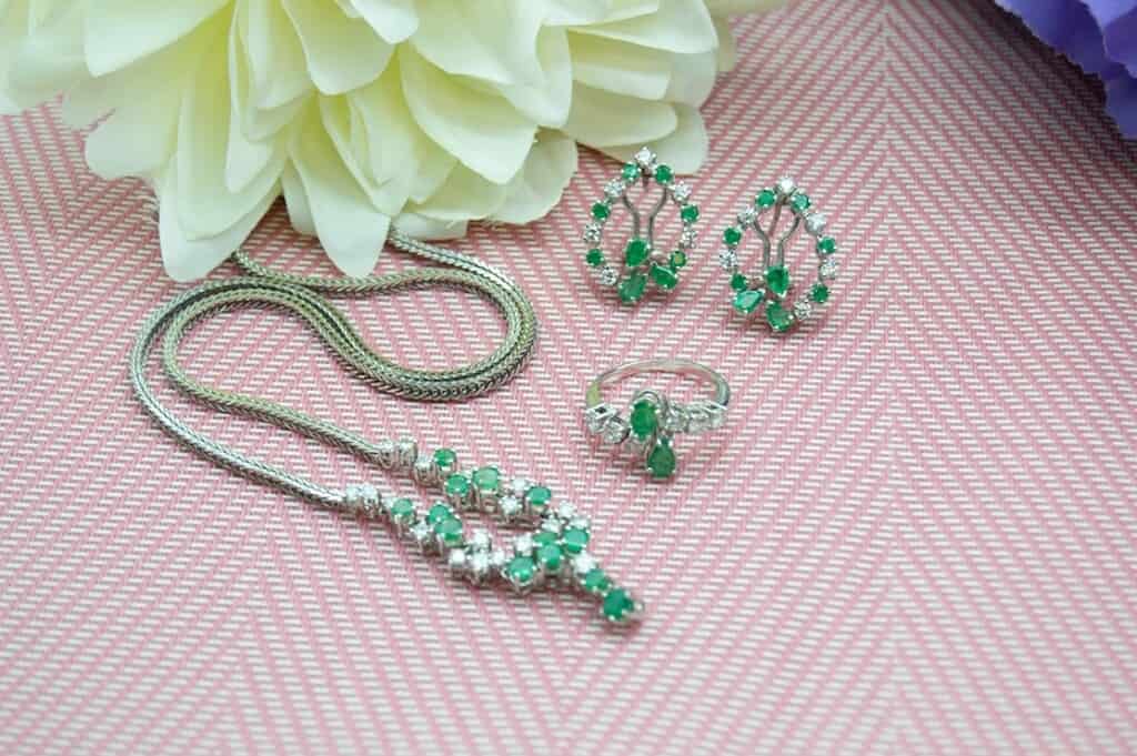 El Monte de Fundación La Caja de Canarias - Subasta julio 2026 - Conjunto esmeraldas