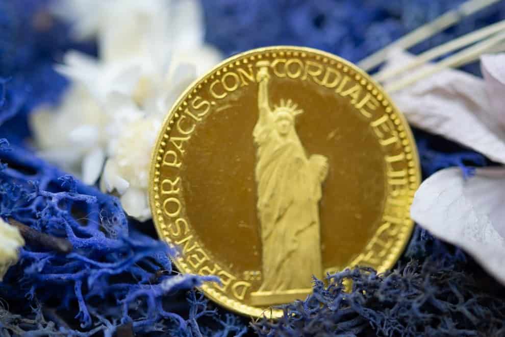 El Monte La Caja de Canarias Subasta octubre 2026 - Moneda oro amarillo